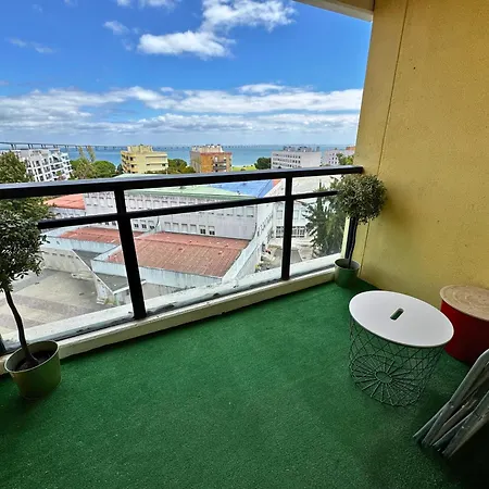 Tejo Balcony Expo * Lisboa