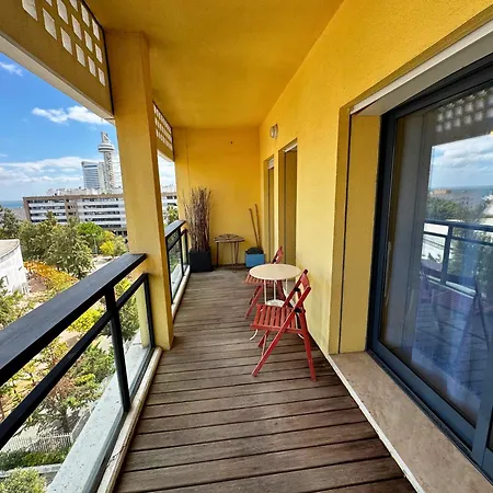 Деревянный коттедж Tejo Balcony Expo Лиссабон