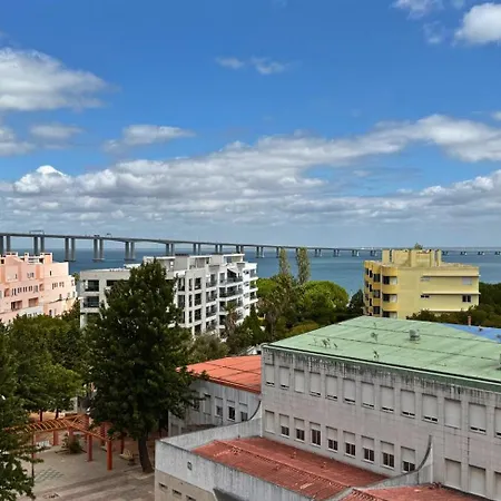 Tejo Balcony Expo Lodge
