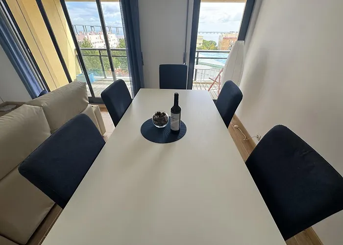 Tejo Balcony Expo אכסניה *